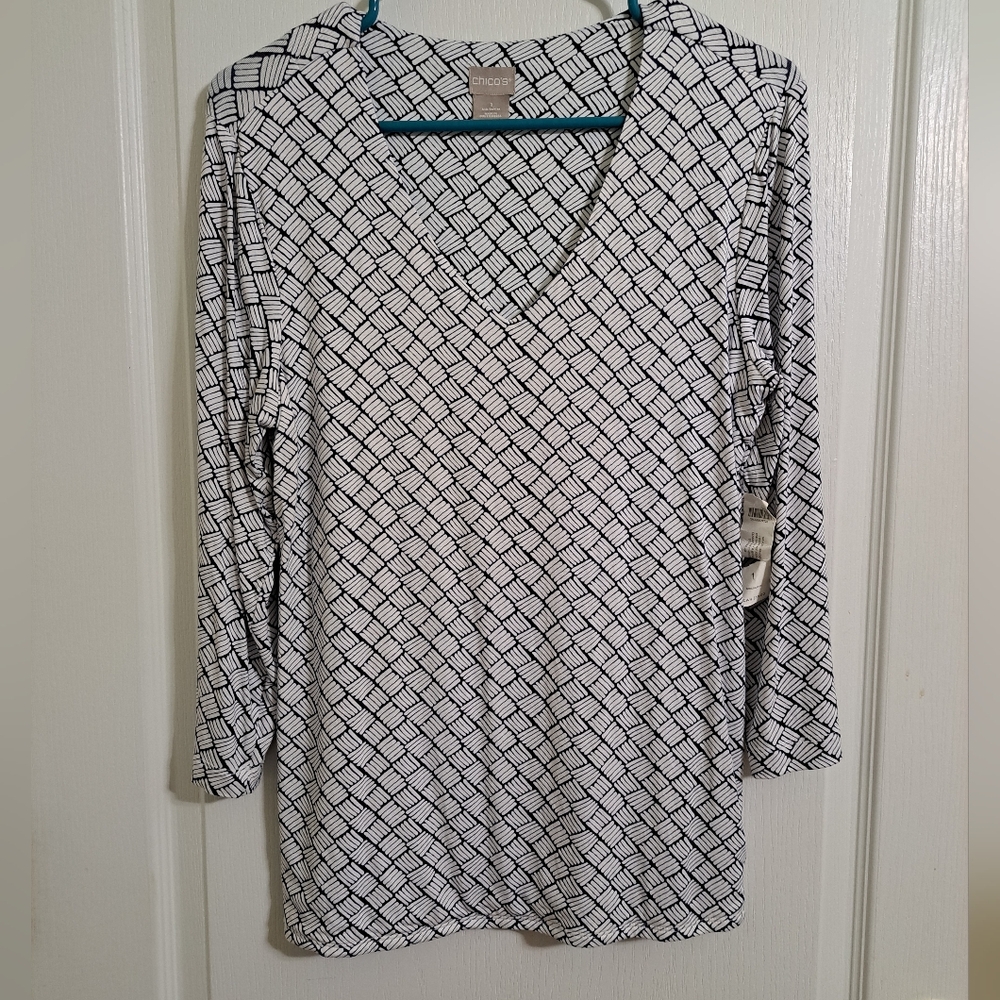 Chicos Top Womens Medium Blue White Geometric Print V Neck 3/4 Sleeve